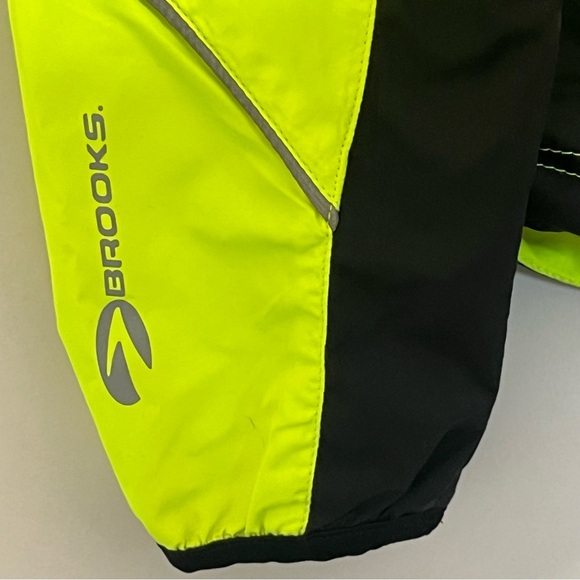 Women’s Brooks Lightweight Running Jacket Windbreaker Yellow Black Size Small - Picture 3 of 16